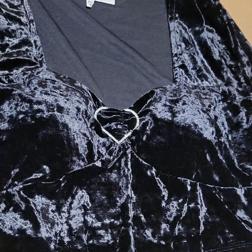 Madden NYC XXL(19) Black Velvet Crop Stretch Bra Top With Heart Detail . - Picture 8 of 13